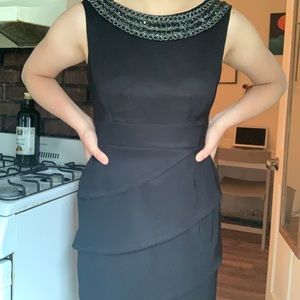 Women’s Black sleeveless event dress (6)